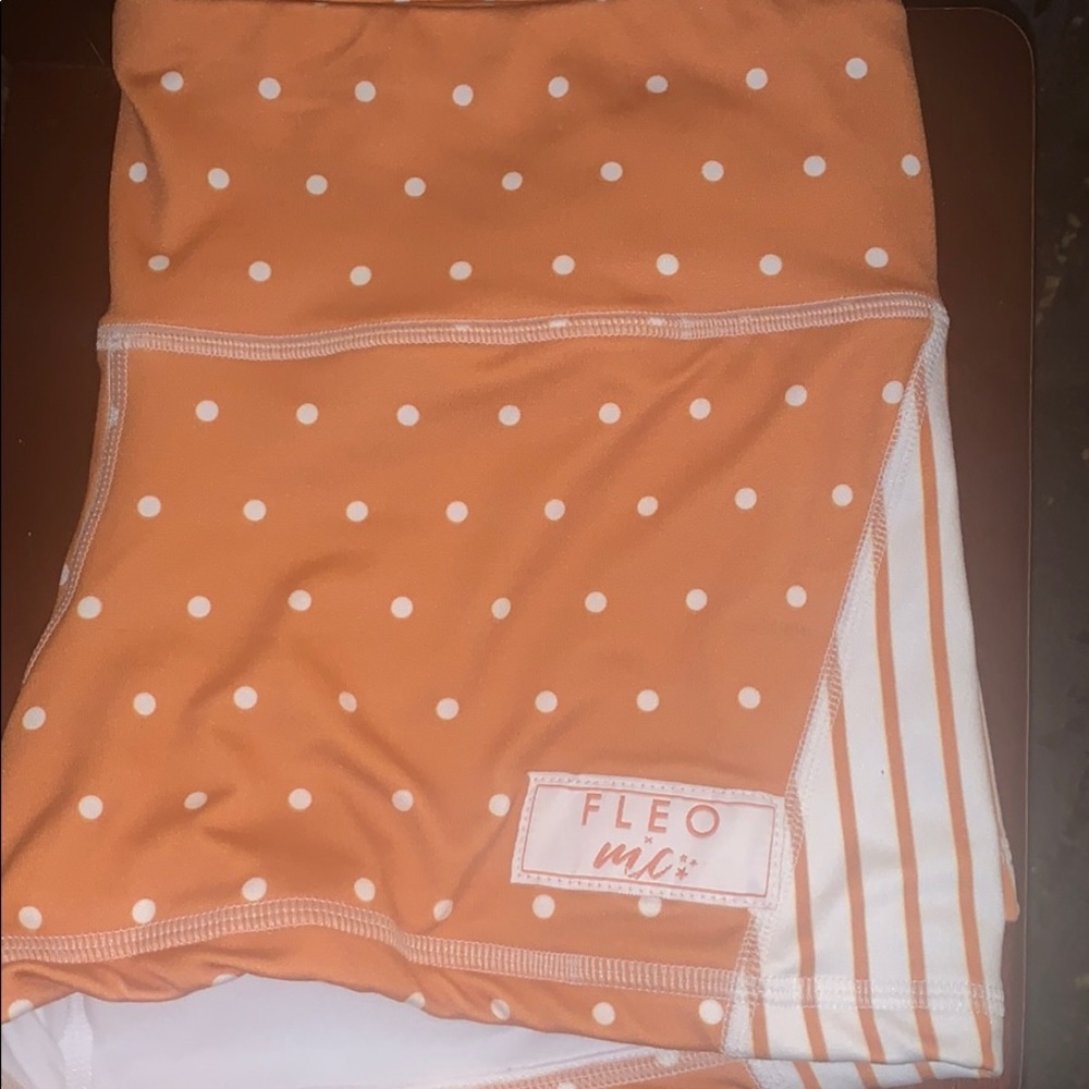 Fleo MC orange with white polka dots